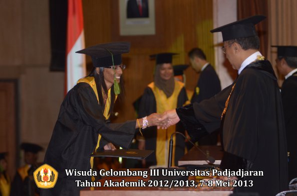 wisuda-unpad-gel-iii-ta-2012_2013-fakultas-kedokteran-oleh-rektor-176