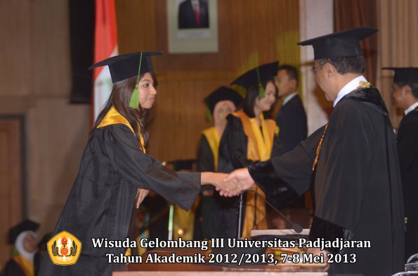 wisuda-unpad-gel-iii-ta-2012_2013-fakultas-kedokteran-oleh-rektor-184