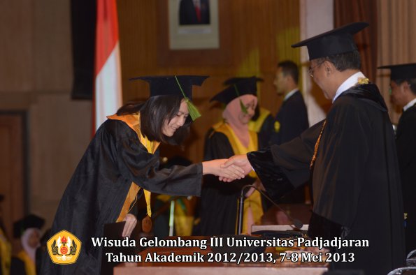 wisuda-unpad-gel-iii-ta-2012_2013-fakultas-kedokteran-oleh-rektor-185