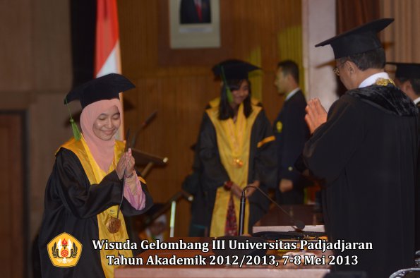 wisuda-unpad-gel-iii-ta-2012_2013-fakultas-kedokteran-oleh-rektor-186