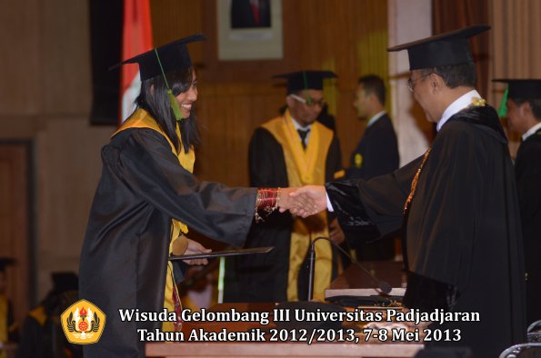 wisuda-unpad-gel-iii-ta-2012_2013-fakultas-kedokteran-oleh-rektor-187