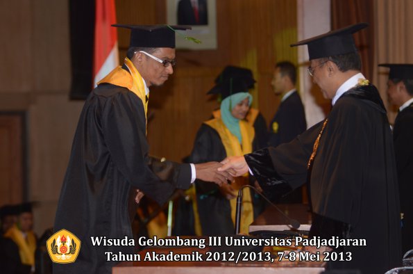 wisuda-unpad-gel-iii-ta-2012_2013-fakultas-kedokteran-oleh-rektor-188