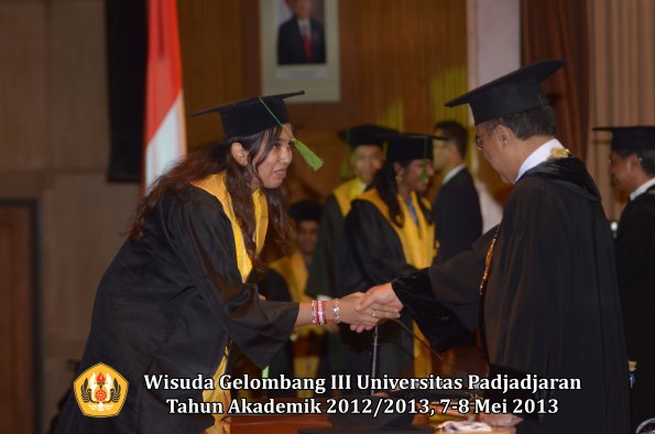 wisuda-unpad-gel-iii-ta-2012_2013-fakultas-kedokteran-oleh-rektor-193