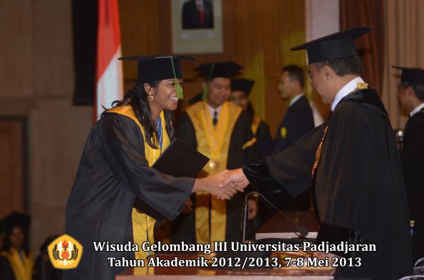 wisuda-unpad-gel-iii-ta-2012_2013-fakultas-kedokteran-oleh-rektor-194