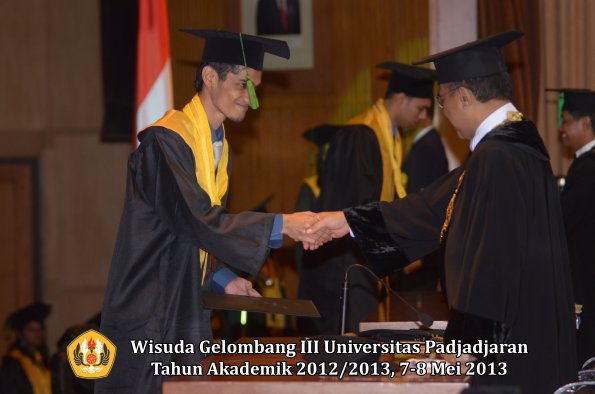 wisuda-unpad-gel-iii-ta-2012_2013-fakultas-kedokteran-oleh-rektor-197