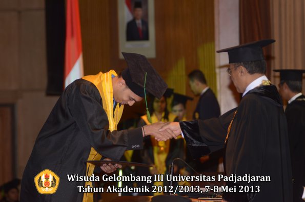 wisuda-unpad-gel-iii-ta-2012_2013-fakultas-kedokteran-oleh-rektor-198