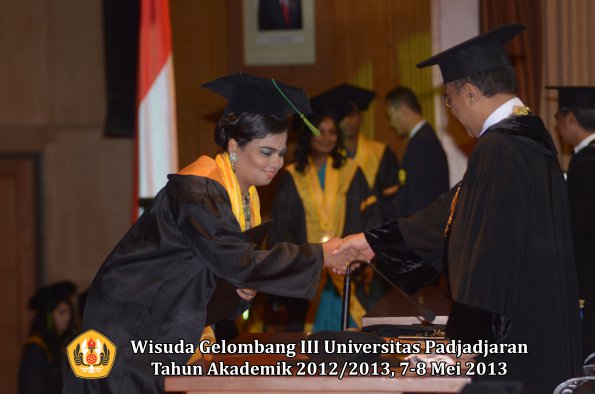 wisuda-unpad-gel-iii-ta-2012_2013-fakultas-kedokteran-oleh-rektor-200