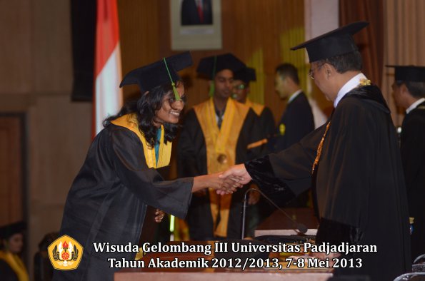 wisuda-unpad-gel-iii-ta-2012_2013-fakultas-kedokteran-oleh-rektor-201