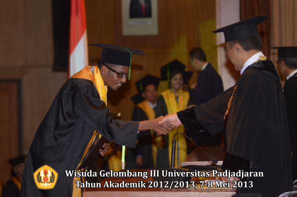 wisuda-unpad-gel-iii-ta-2012_2013-fakultas-kedokteran-oleh-rektor-203