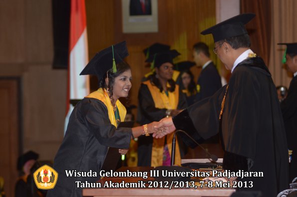 wisuda-unpad-gel-iii-ta-2012_2013-fakultas-kedokteran-oleh-rektor-204