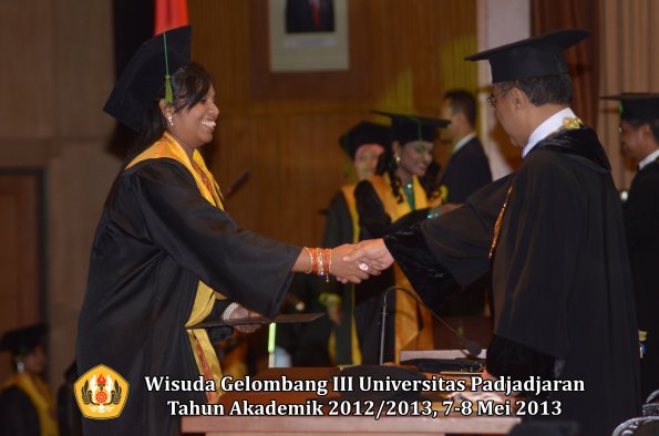 wisuda-unpad-gel-iii-ta-2012_2013-fakultas-kedokteran-oleh-rektor-209