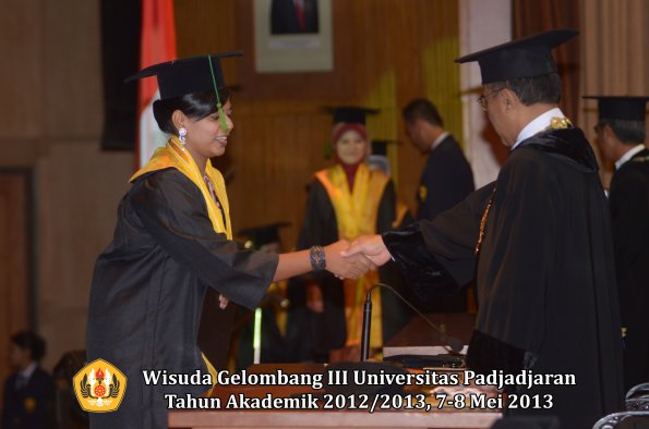 wisuda-unpad-gel-iii-ta-2012_2013-fakultas-kedokteran-oleh-rektor-217