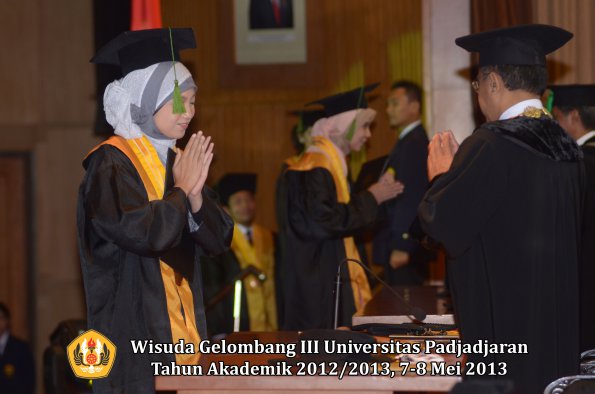 wisuda-unpad-gel-iii-ta-2012_2013-fakultas-kedokteran-oleh-rektor-219