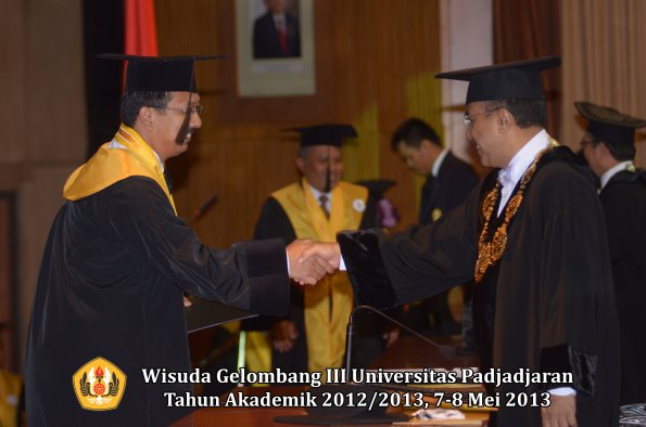 wisuda-unpad-gel-iii-ta-2012_2013-program-pascasarjana-oleh-rektor-001