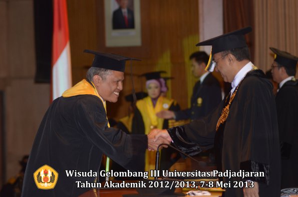 wisuda-unpad-gel-iii-ta-2012_2013-program-pascasarjana-oleh-rektor-002