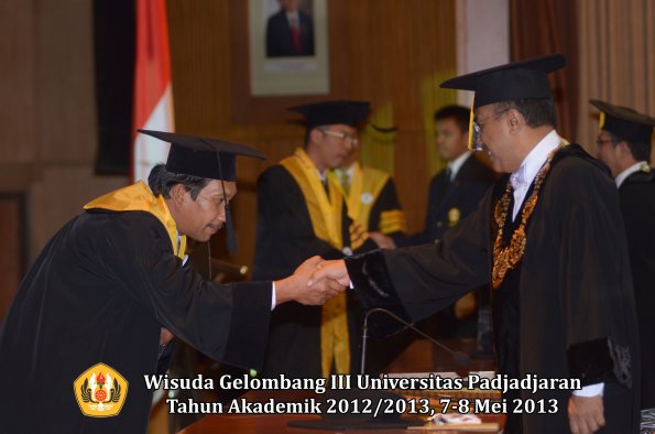 wisuda-unpad-gel-iii-ta-2012_2013-program-pascasarjana-oleh-rektor-007