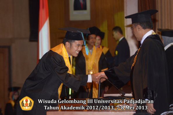 wisuda-unpad-gel-iii-ta-2012_2013-fakultas-pik-oleh-rektor-003