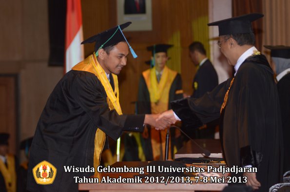 wisuda-unpad-gel-iii-ta-2012_2013-fakultas-pik-oleh-rektor-007