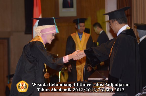 wisuda-unpad-gel-iii-ta-2012_2013-fakultas-pik-oleh-rektor-016