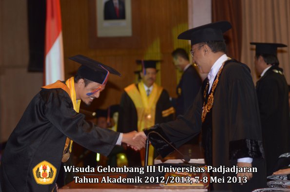 wisuda-unpad-gel-iii-ta-2012_2013-fakultas-teknik-geologi-oleh-rektor-001