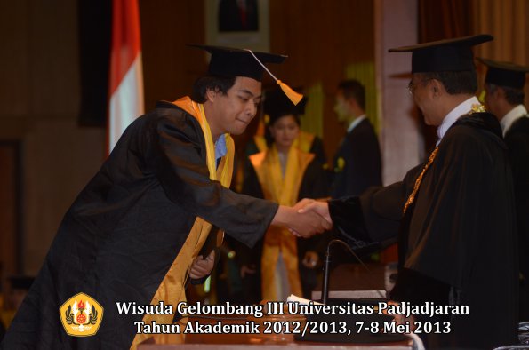 wisuda-unpad-gel-iii-ta-2012_2013-fakultas-ekonomi-dan-bisnis-oleh-rektor-151