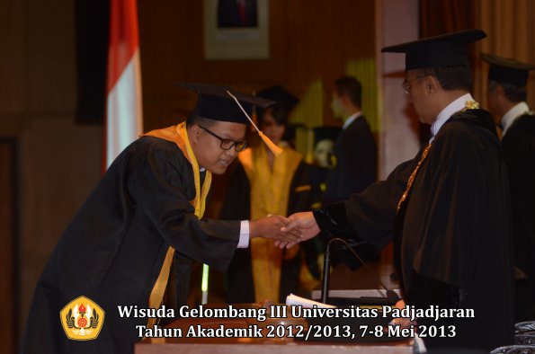 wisuda-unpad-gel-iii-ta-2012_2013-fakultas-ekonomi-dan-bisnis-oleh-rektor-193