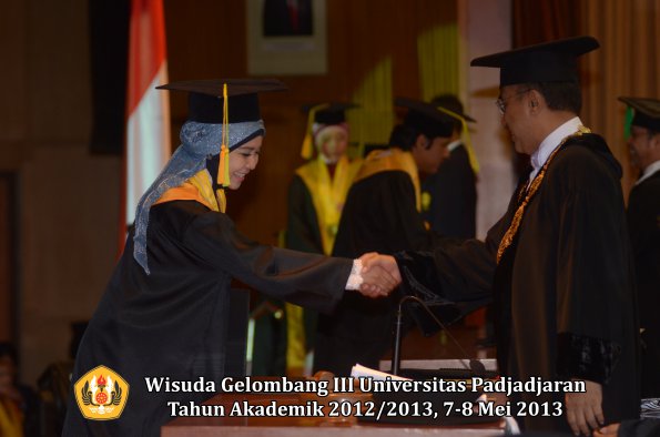 wisuda-unpad-gel-iii-ta-2012_2013-fakultas-ilmu-komunikasi-oleh-rektor-001