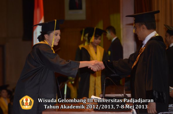 wisuda-unpad-gel-iii-ta-2012_2013-fakultas-ilmu-komunikasi-oleh-rektor-108