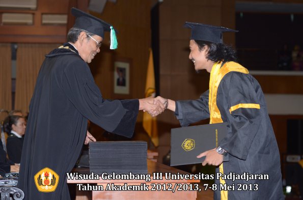 wisuda-unpad-gel-iii-ta-2012_2013-fakultas-pertanian-oleh-dekan-006