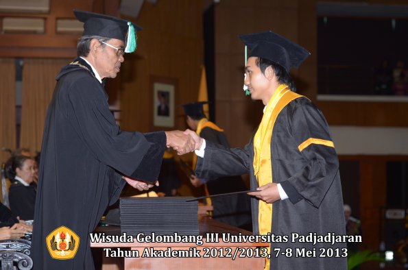 wisuda-unpad-gel-iii-ta-2012_2013-fakultas-pertanian-oleh-dekan-012