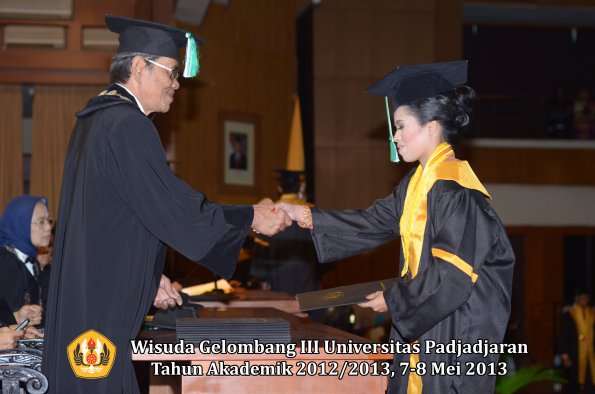 wisuda-unpad-gel-iii-ta-2012_2013-fakultas-pertanian-oleh-dekan-032