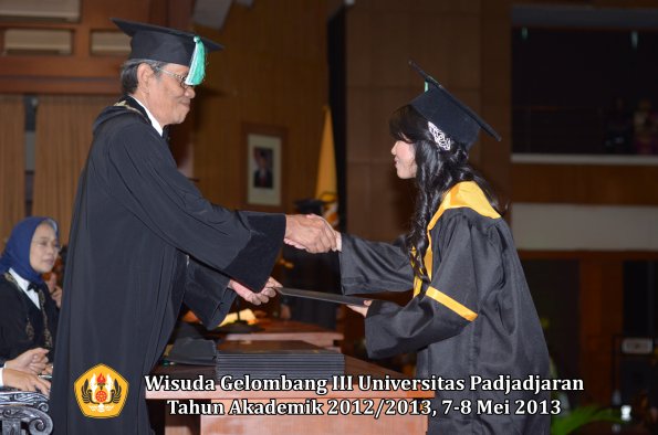 wisuda-unpad-gel-iii-ta-2012_2013-fakultas-pertanian-oleh-dekan-059