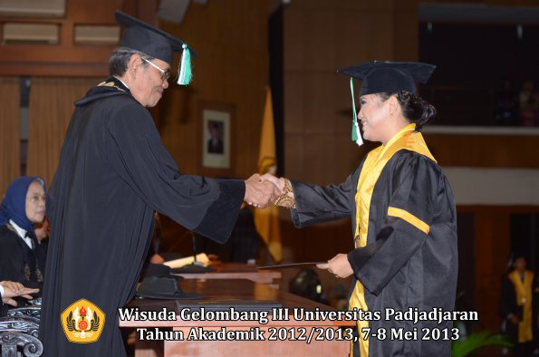 wisuda-unpad-gel-iii-ta-2012_2013-fakultas-pertanian-oleh-dekan-069