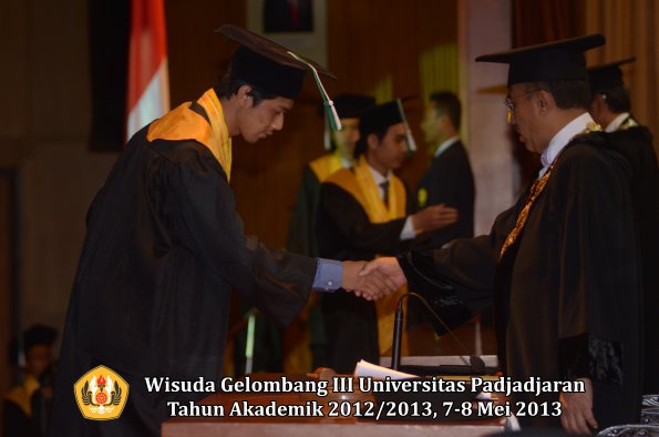 wisuda-unpad-gel-iii-ta-2012_2013-fakultas-pertanian-oleh-rektor-011