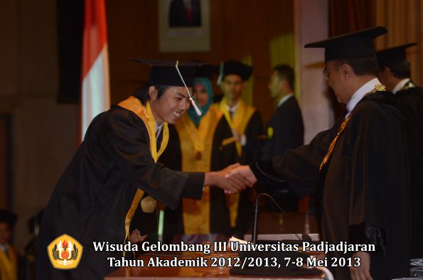 wisuda-unpad-gel-iii-ta-2012_2013-fakultas-pertanian-oleh-rektor-013