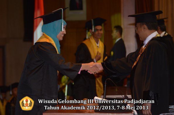 wisuda-unpad-gel-iii-ta-2012_2013-fakultas-pertanian-oleh-rektor-014