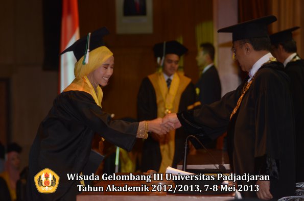 wisuda-unpad-gel-iii-ta-2012_2013-fakultas-pertanian-oleh-rektor-019