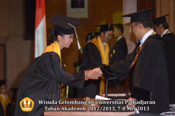 wisuda-unpad-gel-iii-ta-2012_2013-fakultas-pertanian-oleh-rektor-023