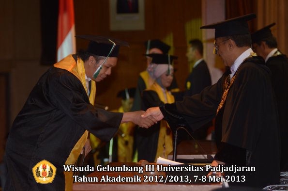 wisuda-unpad-gel-iii-ta-2012_2013-fakultas-pertanian-oleh-rektor-024