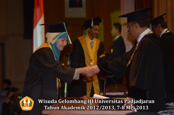 wisuda-unpad-gel-iii-ta-2012_2013-fakultas-pertanian-oleh-rektor-027