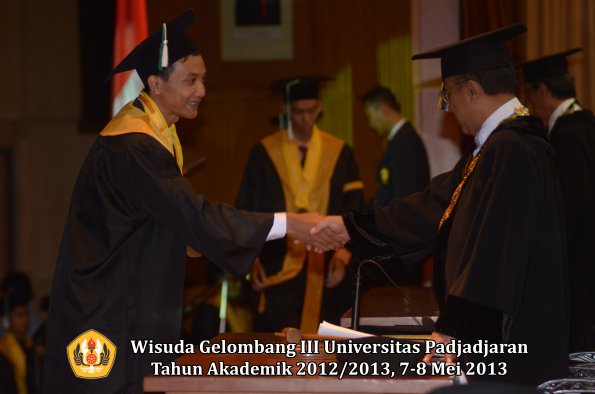 wisuda-unpad-gel-iii-ta-2012_2013-fakultas-pertanian-oleh-rektor-028