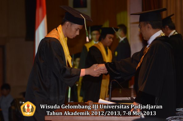 wisuda-unpad-gel-iii-ta-2012_2013-fakultas-pertanian-oleh-rektor-029