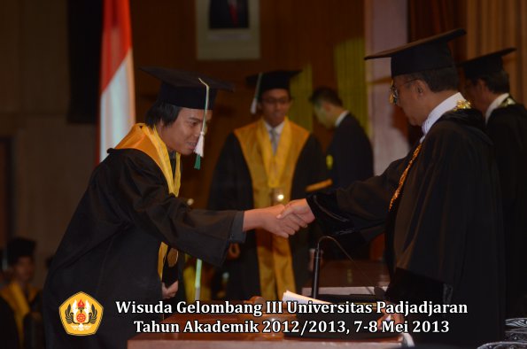 wisuda-unpad-gel-iii-ta-2012_2013-fakultas-pertanian-oleh-rektor-030