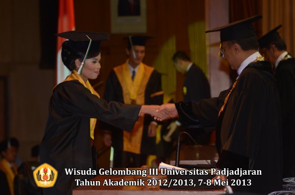 wisuda-unpad-gel-iii-ta-2012_2013-fakultas-pertanian-oleh-rektor-032