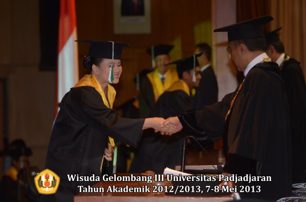 wisuda-unpad-gel-iii-ta-2012_2013-fakultas-pertanian-oleh-rektor-034