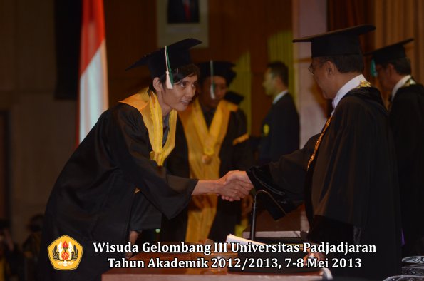 wisuda-unpad-gel-iii-ta-2012_2013-fakultas-pertanian-oleh-rektor-037