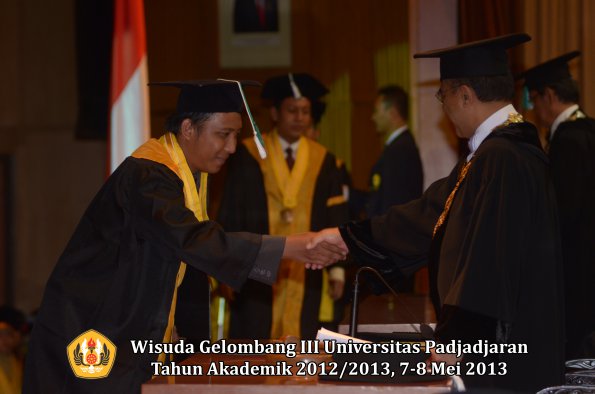 wisuda-unpad-gel-iii-ta-2012_2013-fakultas-pertanian-oleh-rektor-038