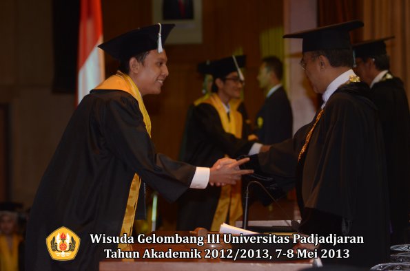 wisuda-unpad-gel-iii-ta-2012_2013-fakultas-pertanian-oleh-rektor-039