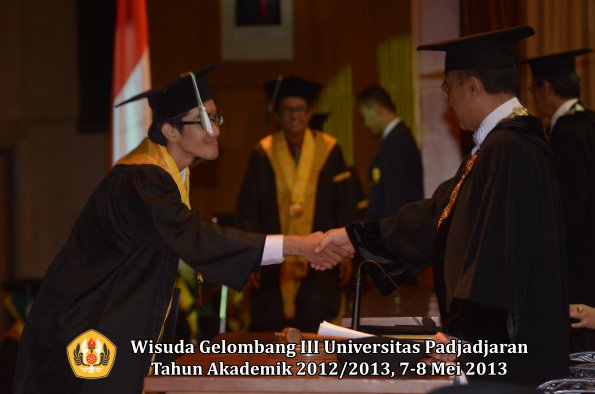 wisuda-unpad-gel-iii-ta-2012_2013-fakultas-pertanian-oleh-rektor-040