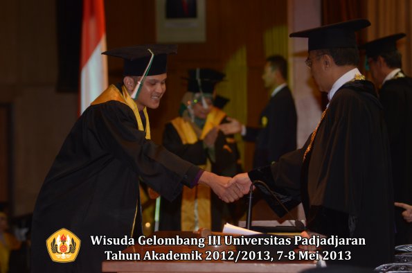 wisuda-unpad-gel-iii-ta-2012_2013-fakultas-pertanian-oleh-rektor-042